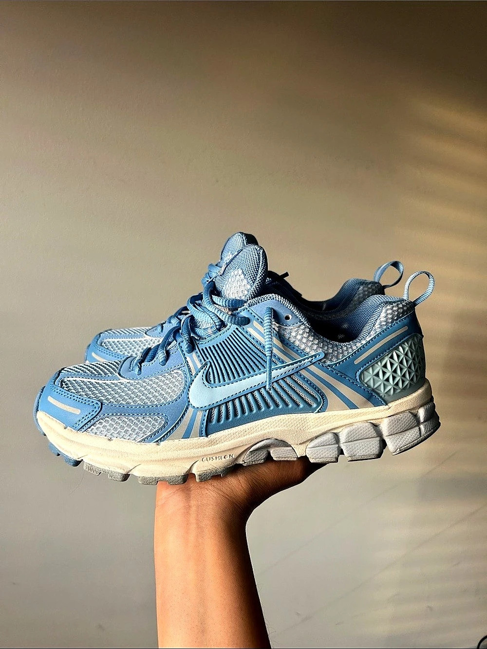 Blue Nike Vomero 5 Big Kids 7Y (Grade School) / Womens 8.5